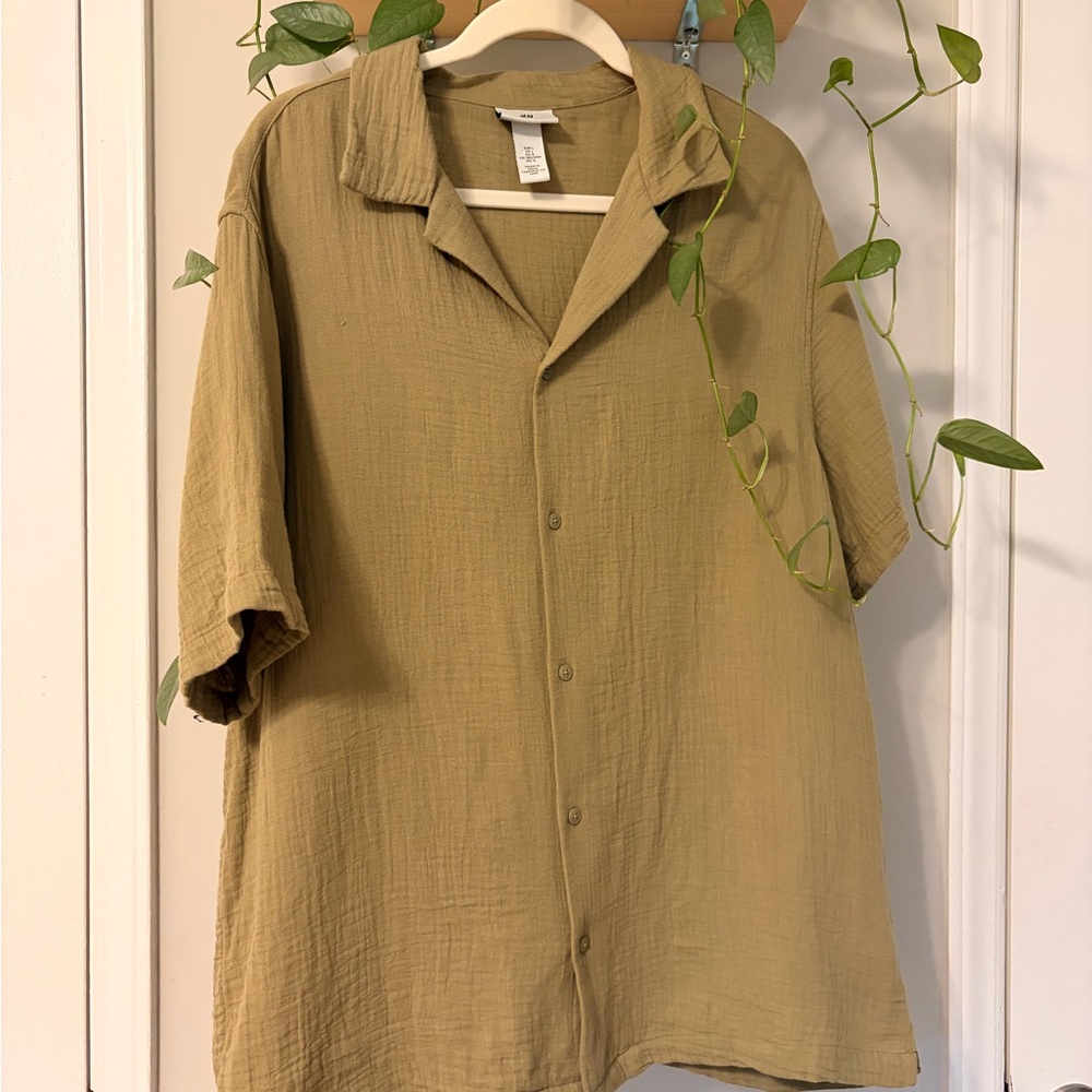 H&M Short-Sleeve Button Down Shirt in Olive